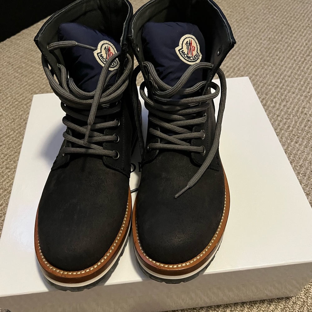 Moncler Men’s New Vancouver Shoes size US 41 - Picture 4 of 10